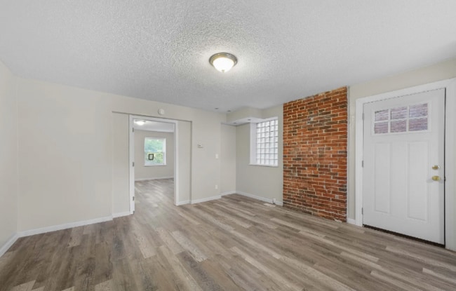 Photo - 3325 Itaska St