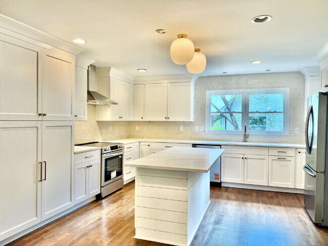 Photo - LUXURIOUS LANSDOWNE RETREAT!