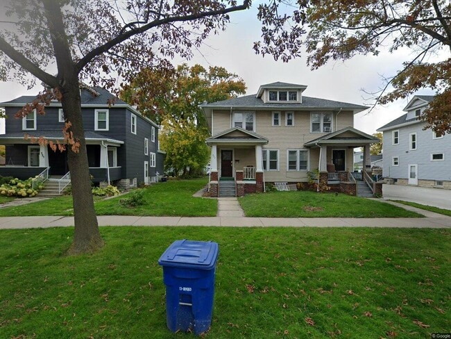 327 N Maple Ave