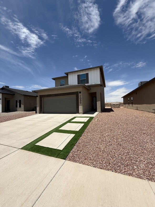 Photo - 1099 Sky River St