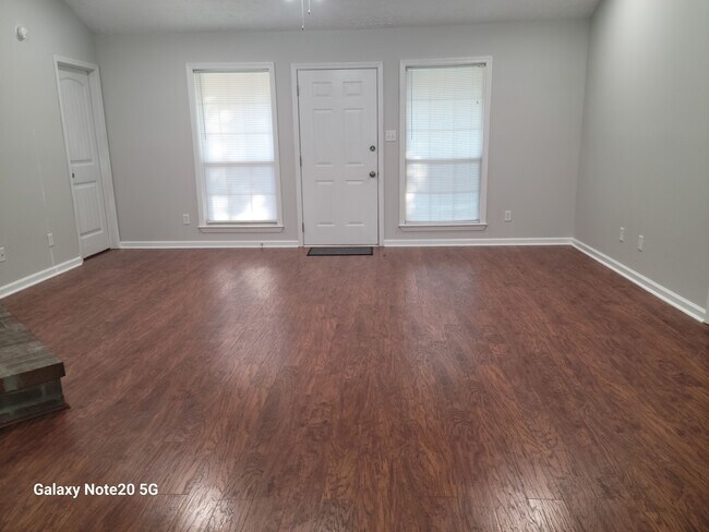 Photo - 667 Roebling Rd