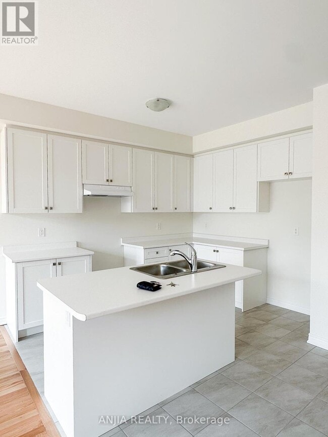 Photo - 2876 Albatross Wy