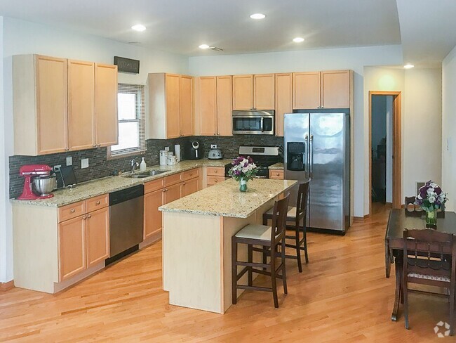 Building Photo - 2718 N Wayne Ave Unit 1N Rental