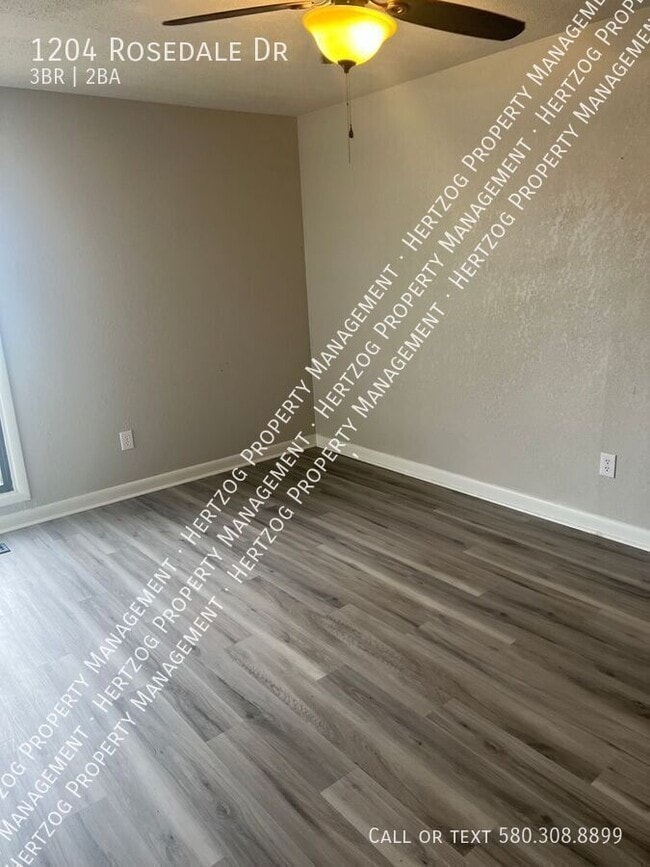 Photo - 1204 Rosedale Dr