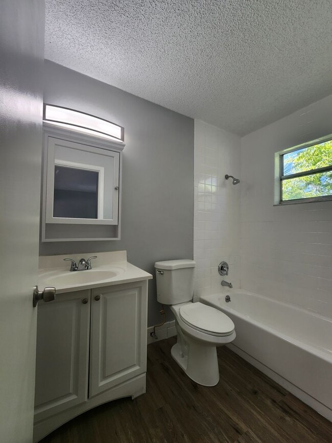 Photo - ** HALF OFF 1ST MONTH'S RENT WITH 13 MONTH LEASE ** Unit 315-6
