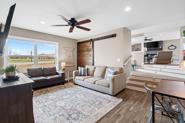 Photo - 625 N E St Unit SI ID1520940P