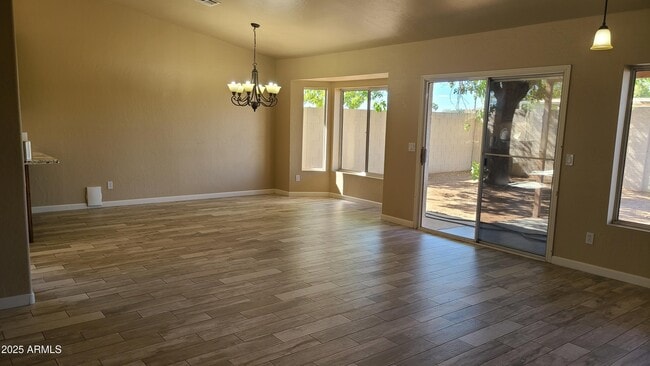 Photo - 1002 E Hearne Way