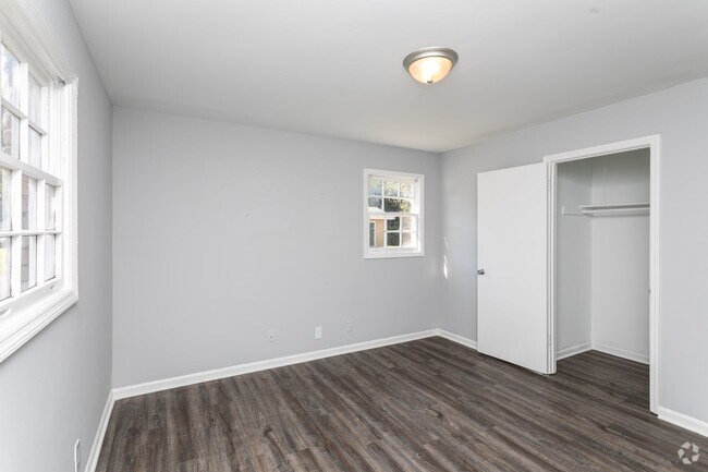 2BR, 1BA - 836 SF