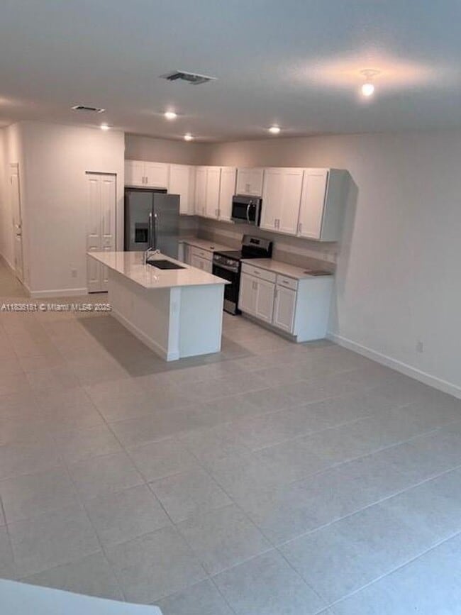 Building Photo - 4667 Hollister Ave Rental