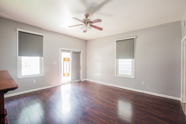 Photo - 621 Bakewell St