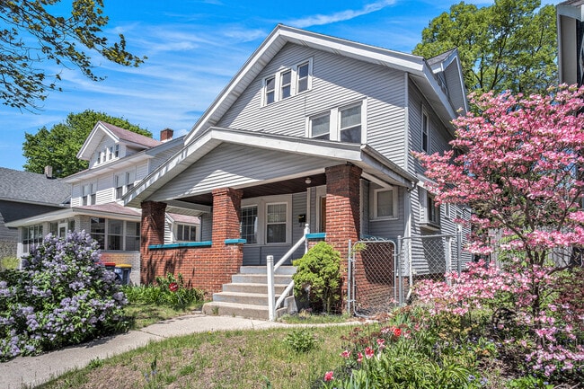 Photo - 1321 Bemis St SE