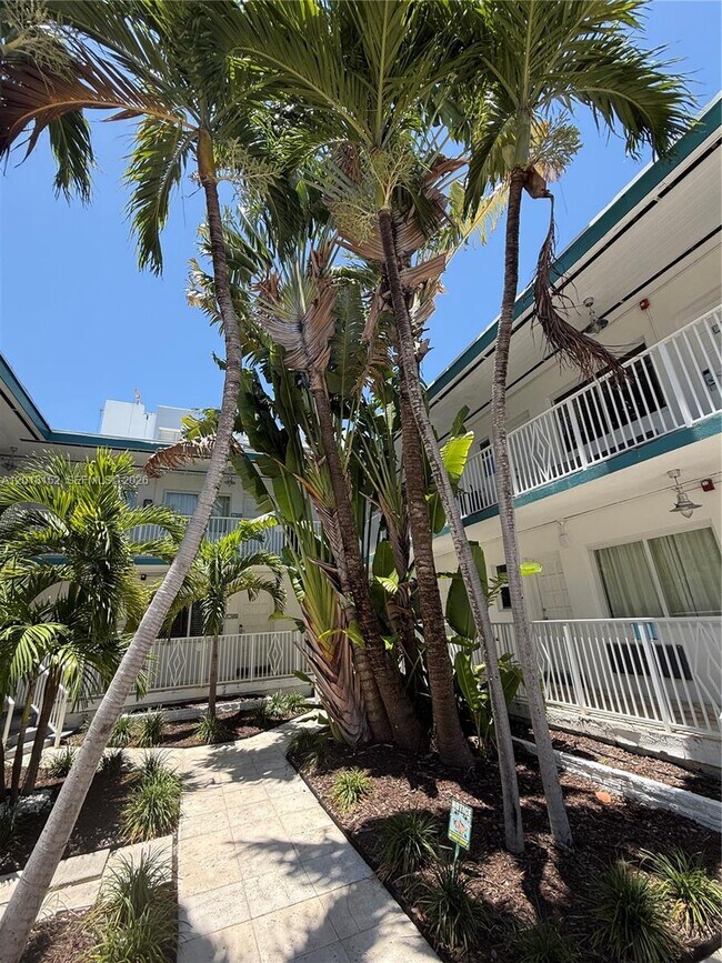7710 Harding Ave Unidad 7