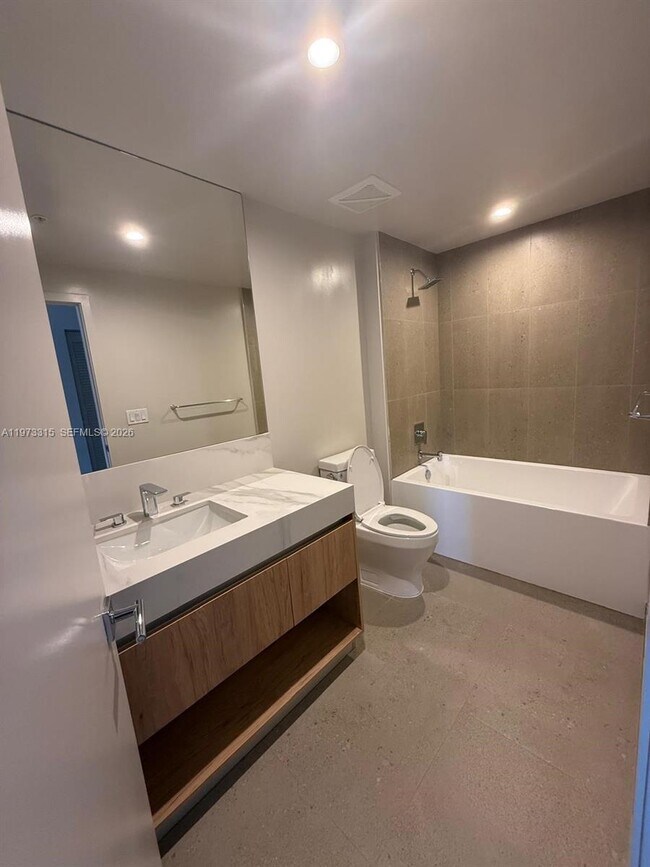 Photo - 11 NE 6th St Unidad 1201