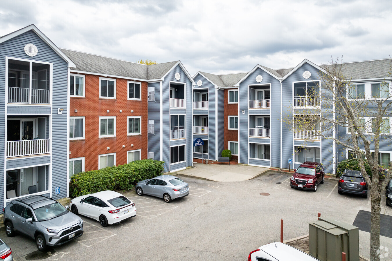 Building Entrance 1 - Cove at Wenscott Apartments