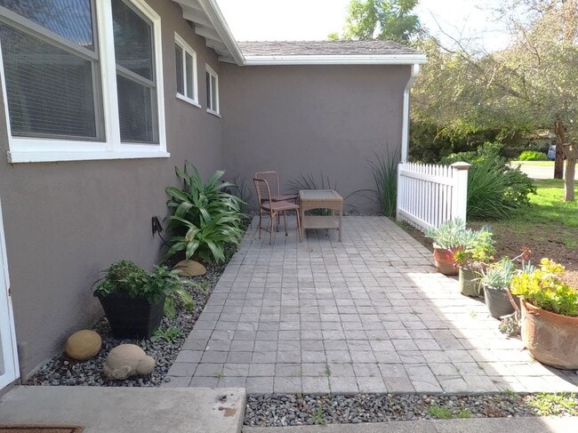 Photo - 906 S Gilbert St