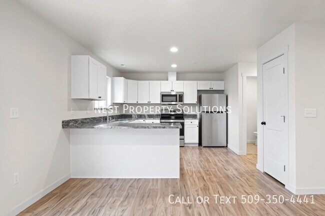 215 W 1st St Unit 4