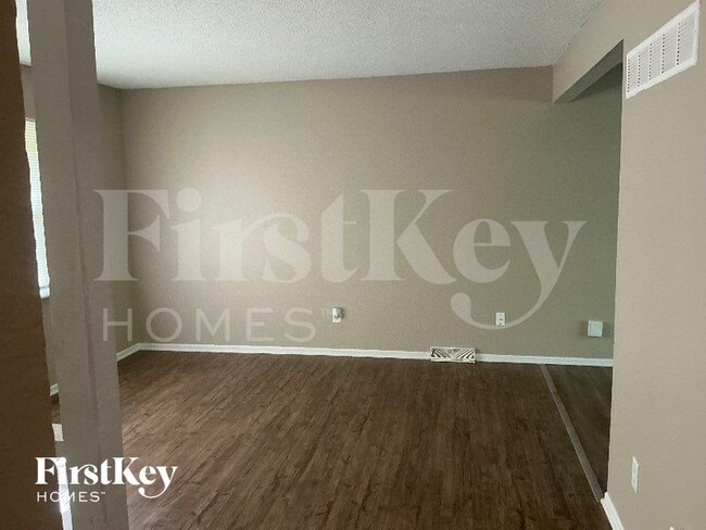 Photo - 400 SW Keystone Ct