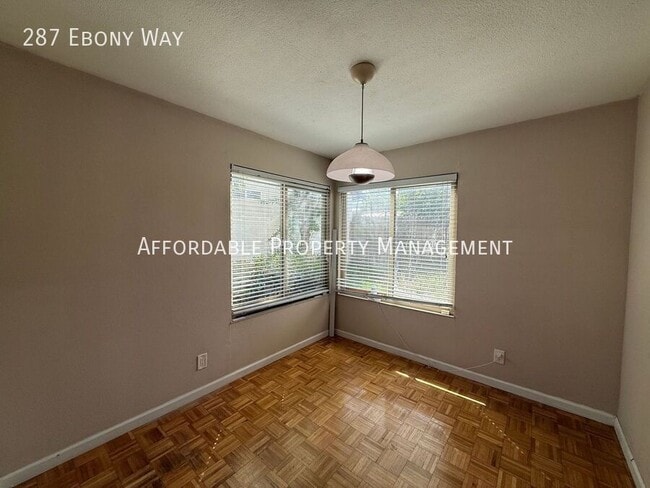 Photo - 287 Ebony Way