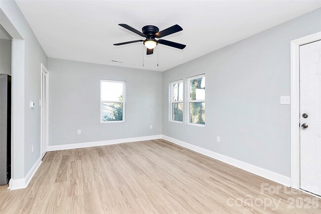 Photo - 1521 Effingham Rd