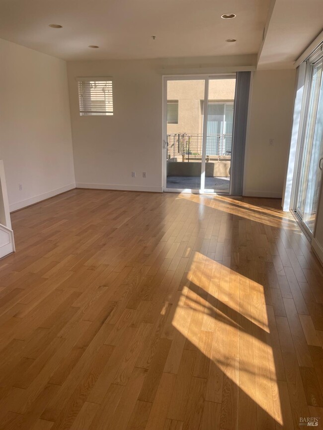 Photo - 332 City Center Dr