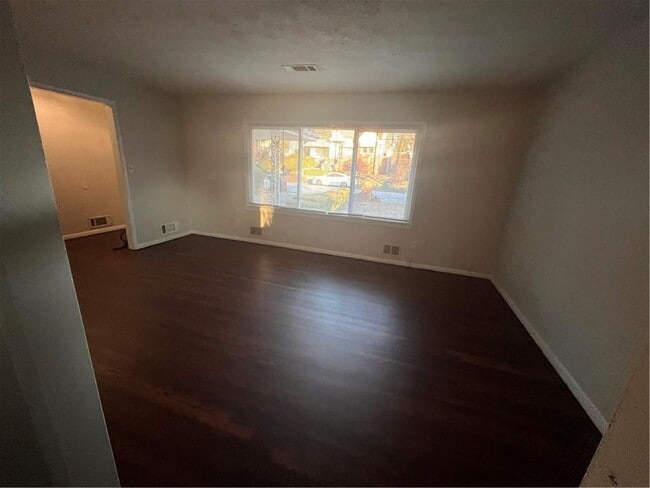 Photo - 80 Stafford St NW