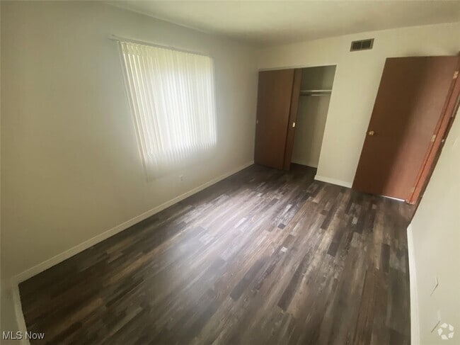 Building Photo - 200 W 36th St Rental