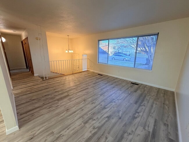 Building Photo - 1322 N Baker Ave Unit 1