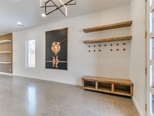 Photo - 605 N Idaho Ave