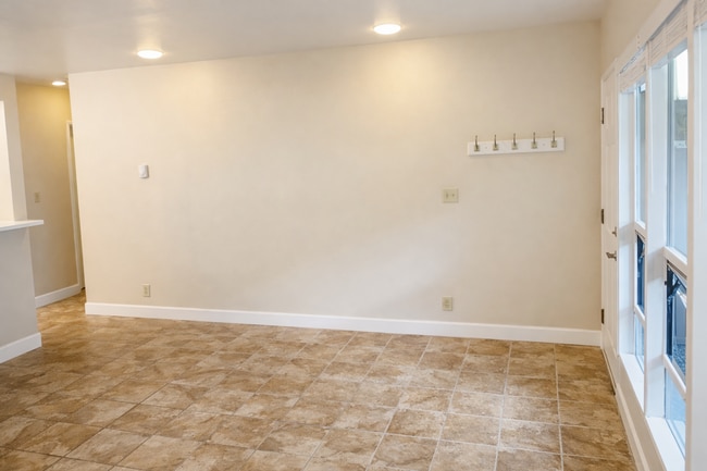 Photo - Downtown Bellevue Renovated 1 Bedroom Condo - Walk up entry