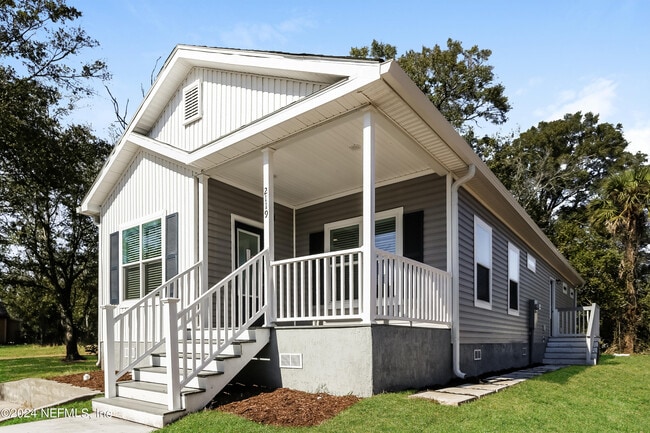 Photo - 2119 Lewis St