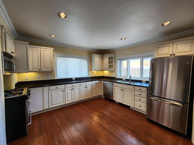 Building Photo - 549 Agua Fria St