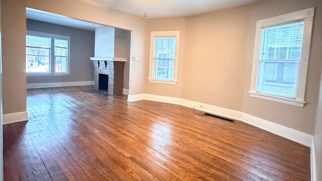 Photo - 693 Linwood Ave Unit 693 Linwood Ave