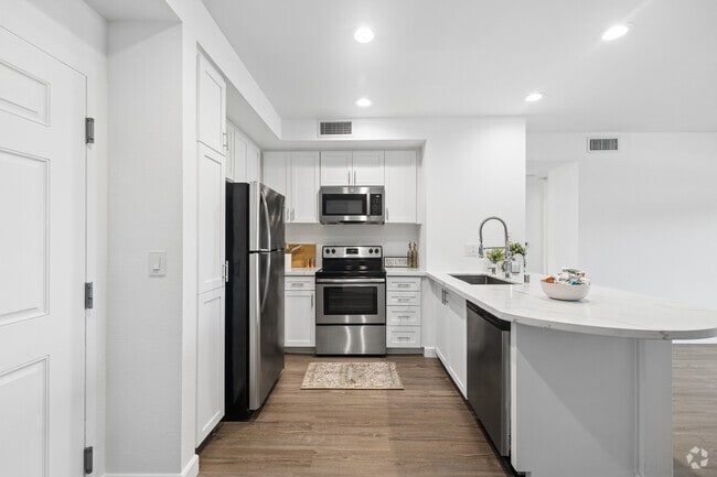 Interior Photo - Cahuenga Place