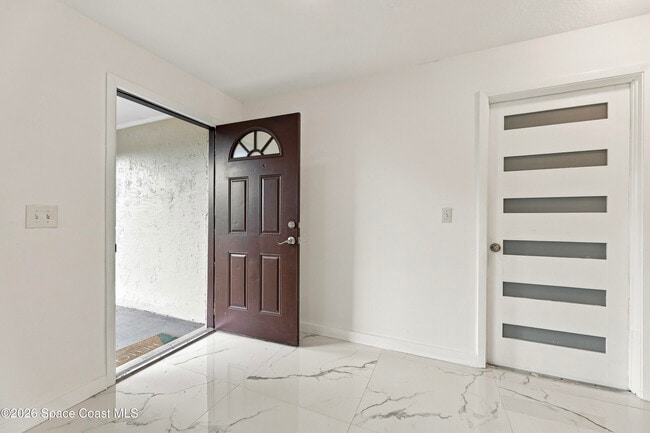 Photo - 240 Meadowbrook Ave