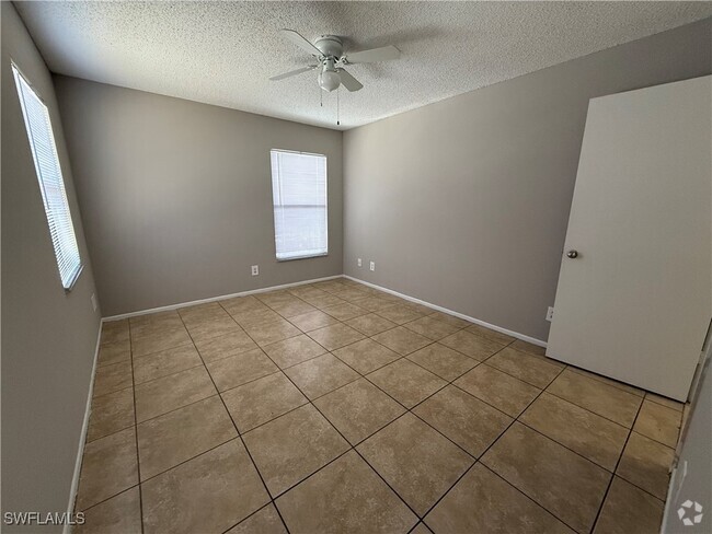 Building Photo - 5323 Summerlin Rd Unit 2316 Rental