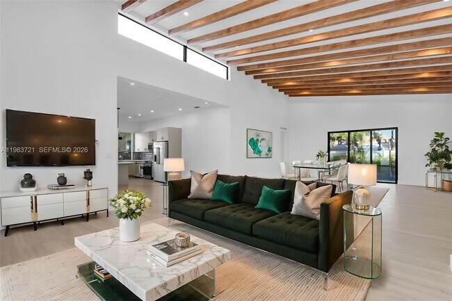 Photo - 3905 SW 5th St