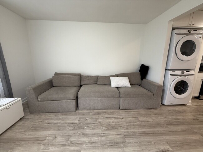 2 Bedroom Renovated Unit – Walk to Meharry & Fisk Downtown Nashville