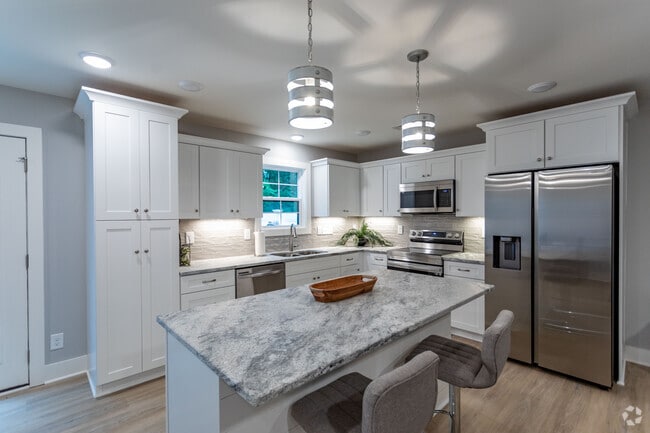 3BR, 2BA - 1400SF