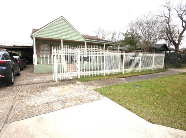 Photo - 6735 Narcissus St Unidad A