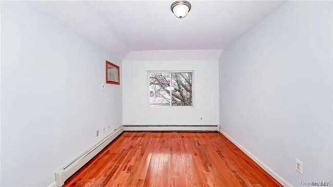 Photo - 164-25 109th Dr