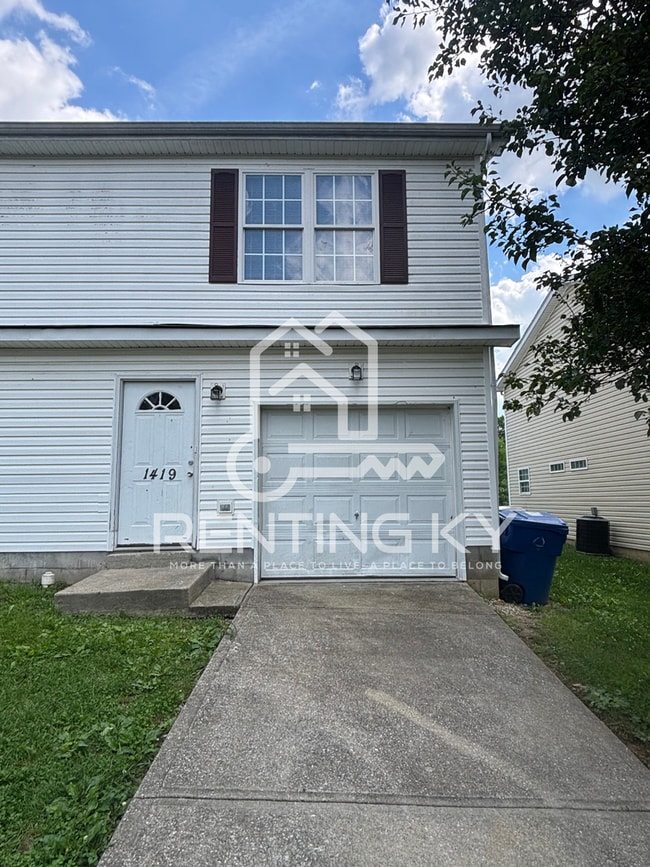 Building Photo - Newly Renovated 3-Bed, 1.5-Bath Townhome with Garage!