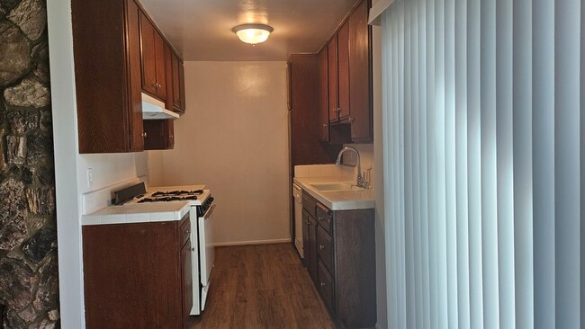 Building Photo - 3838 Keystone Ave Unit 7