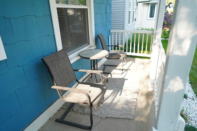 Front porch - 413 19th Ave NE Unidad 1