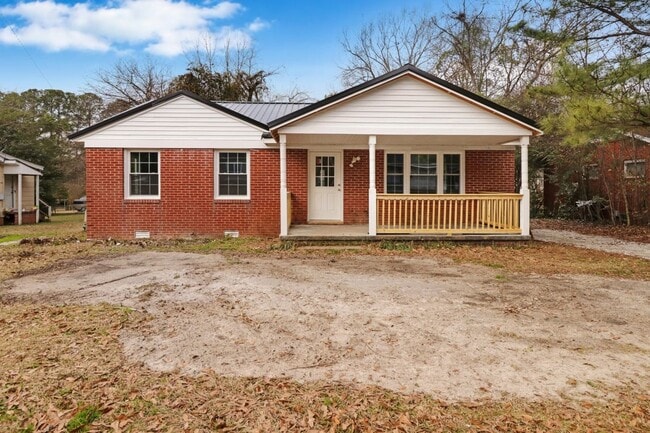 *RENOVATED & MOVE-IN READY* 3 BR, 2 BA in ... - *RENOVATED & MOVE-IN READY* 3 BR, 2 BA in ... House