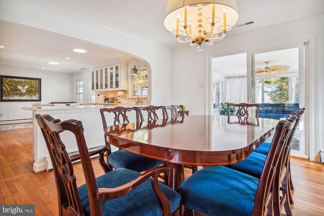 Photo - 532 Trippe Ave