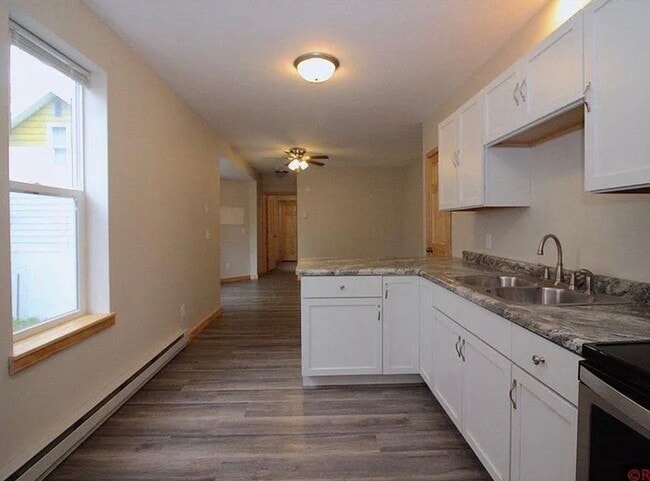 Building Photo - 116 Van Brunt St Unit 1