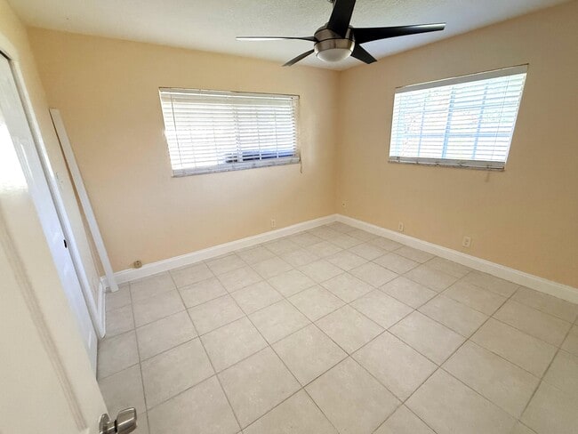 551 SE 15th St Unit W