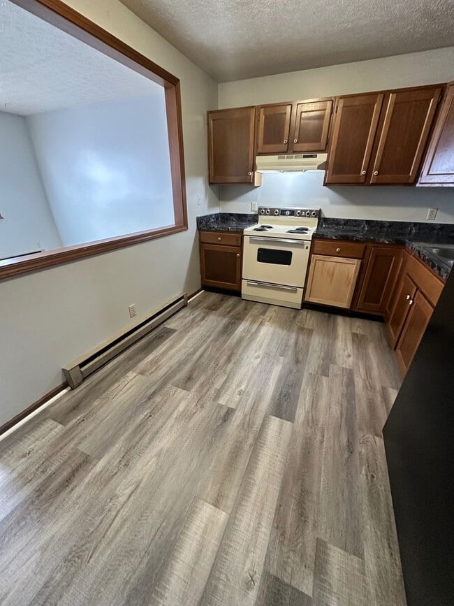 Building Photo - Lynnwood Apartments Unit Apt 421