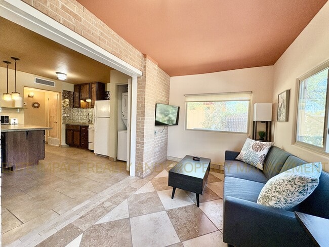 Photo - 2819 N Woodland Ave