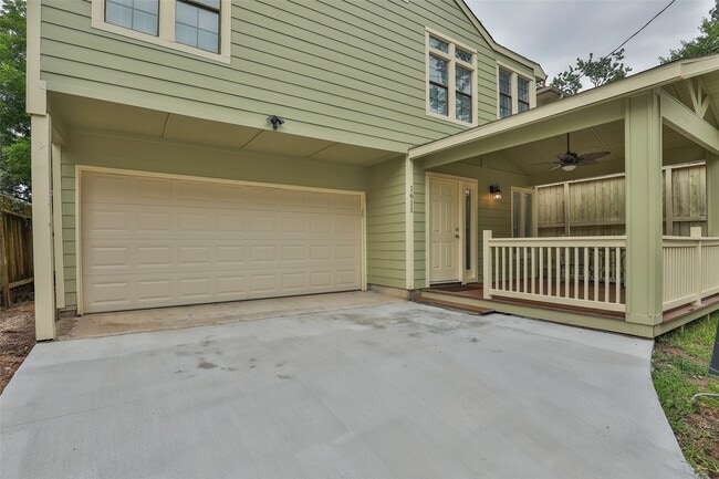 Photo - 1611 Oakdale St